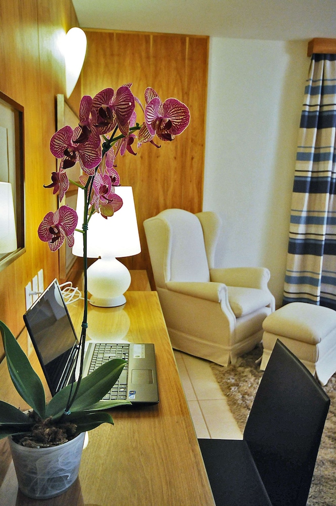 Junior Suite, 1 King Bed, Balcony
