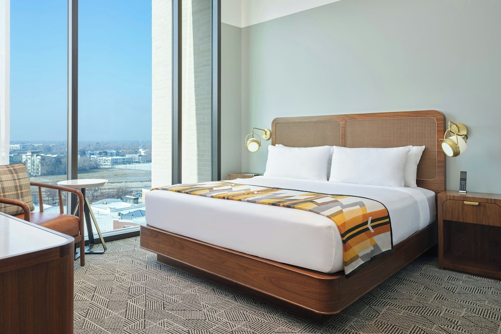 Adams, Tower, 1 Bedroom Penthouse Suite, 1 King, Sofa bed, Urban view, Top floor, Tub, Balcony photo 3