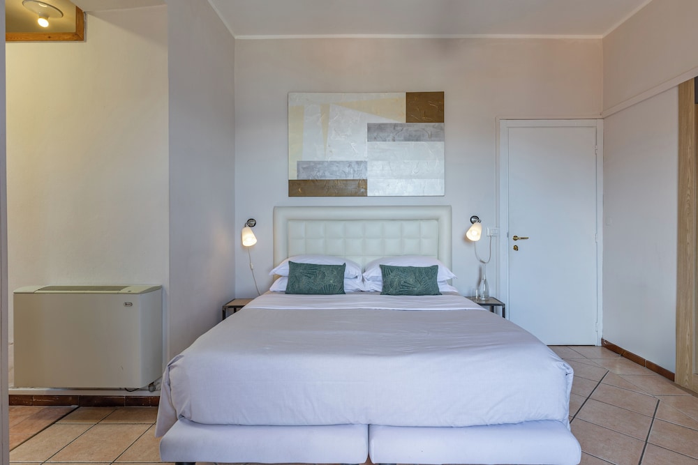Superior Room, Lake View