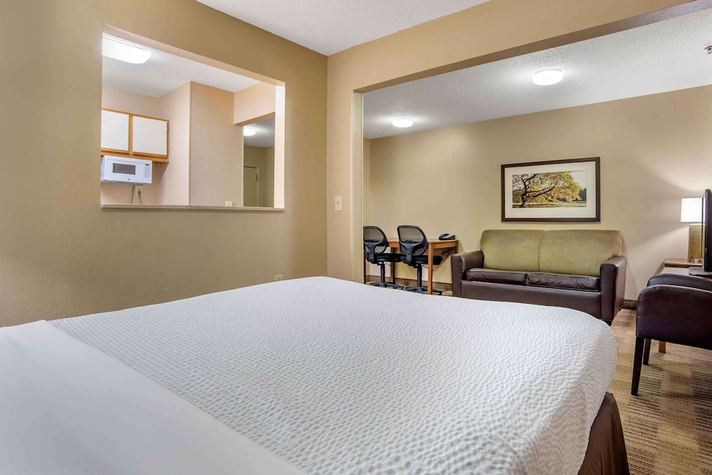 Room, 1 Queen Bed with Sofa bed, Accessible, Non Smoking photo 2