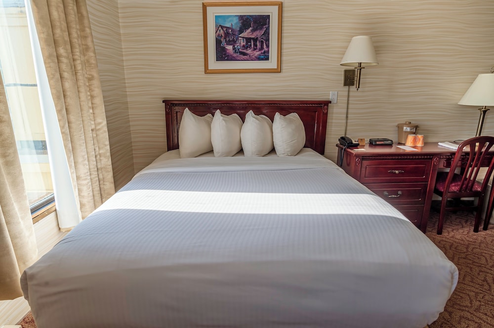 Standard Room, 1 Queen Bed