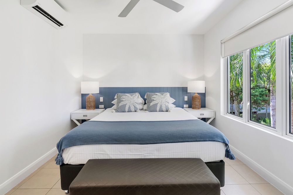 Poolview One Bedroom apartment with private rooftop spa