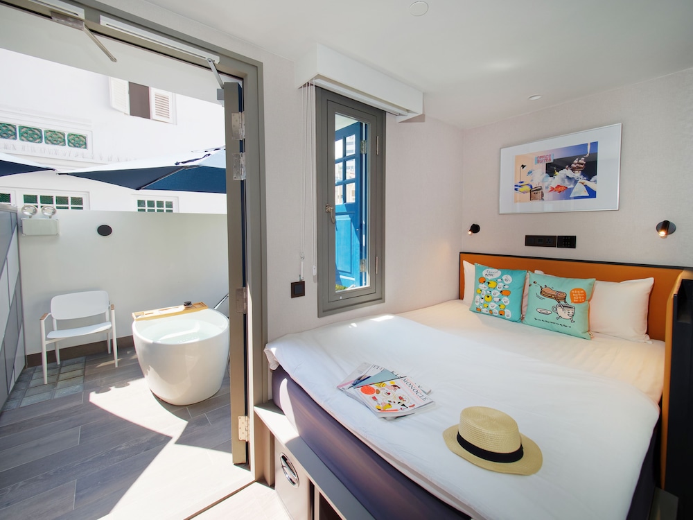 Suite With Outdoor Tub photo 1