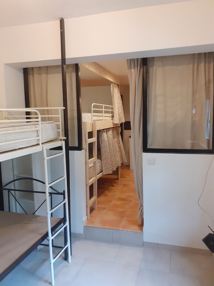 Cs - Bottom Bunk Bed In 7-Bed Dormitory Studio photo 1