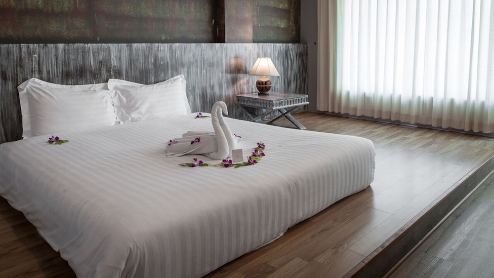 City Room - Photo 16