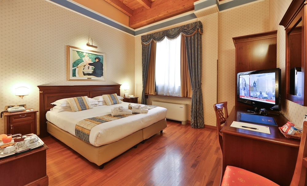 Superior Room, Multiple Beds - Photo 5
