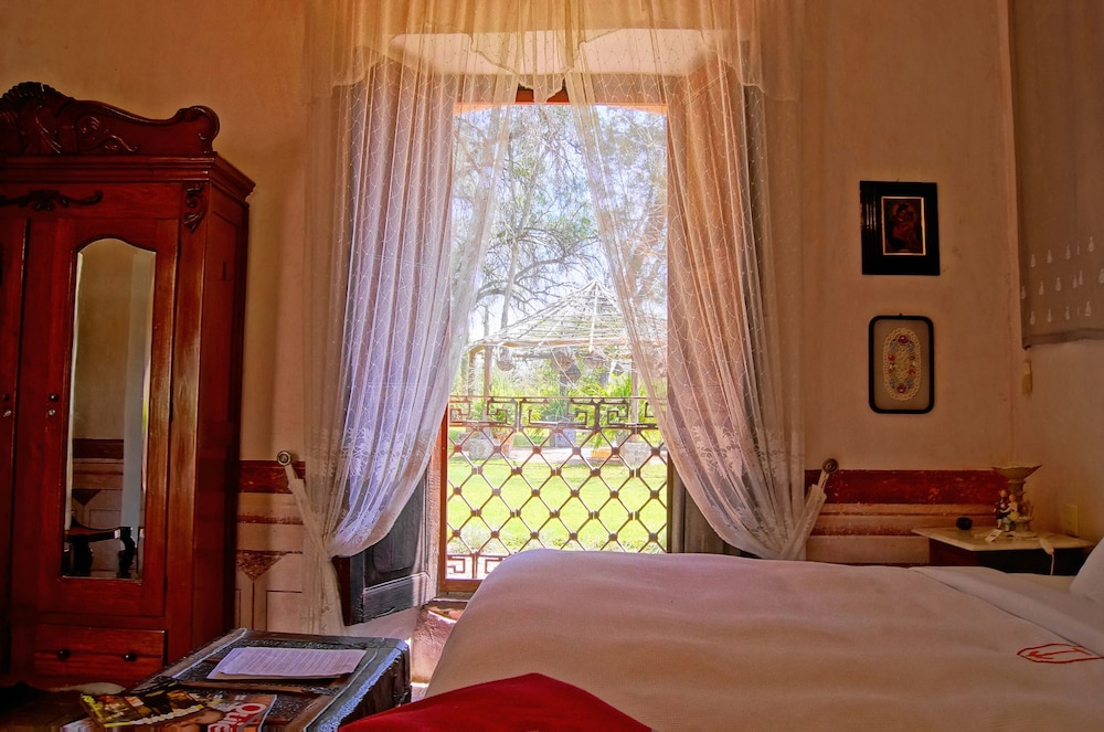 Junior Suite, 1 King Bed, Courtyard Area photo 1