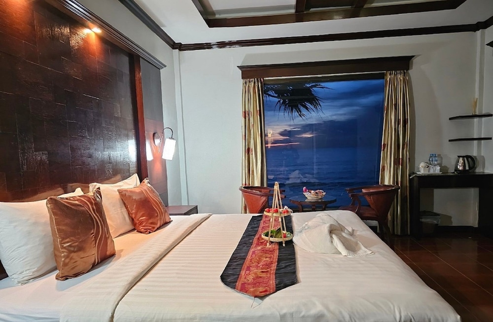 Deluxe Beach Front - Photo 3