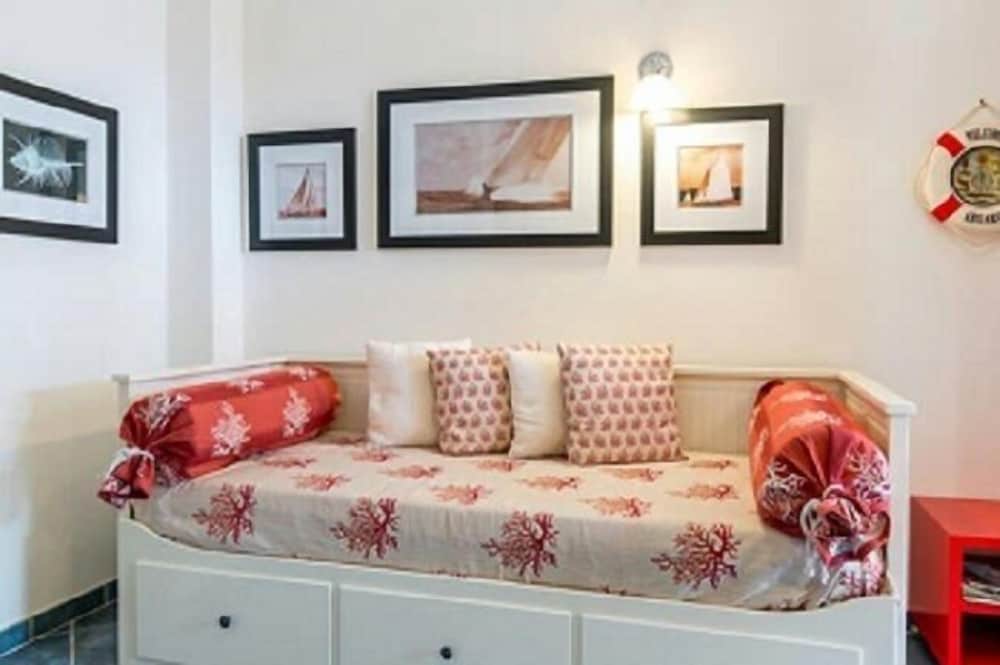 House, 3 Bedrooms photo 2