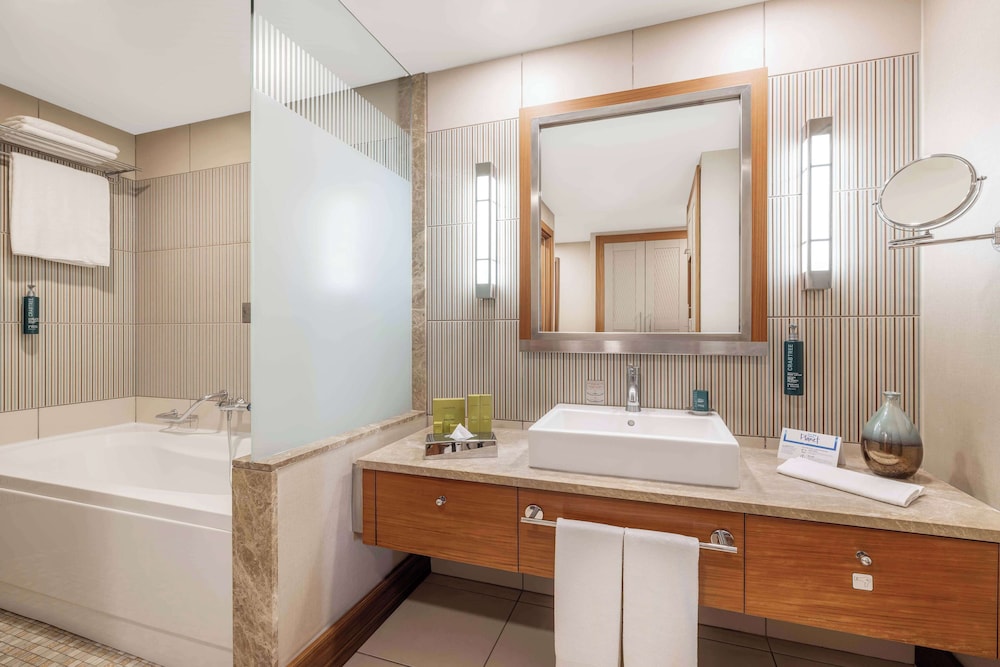 KING DELUXE ROOM SWIM-UP WITH POOL VIEW