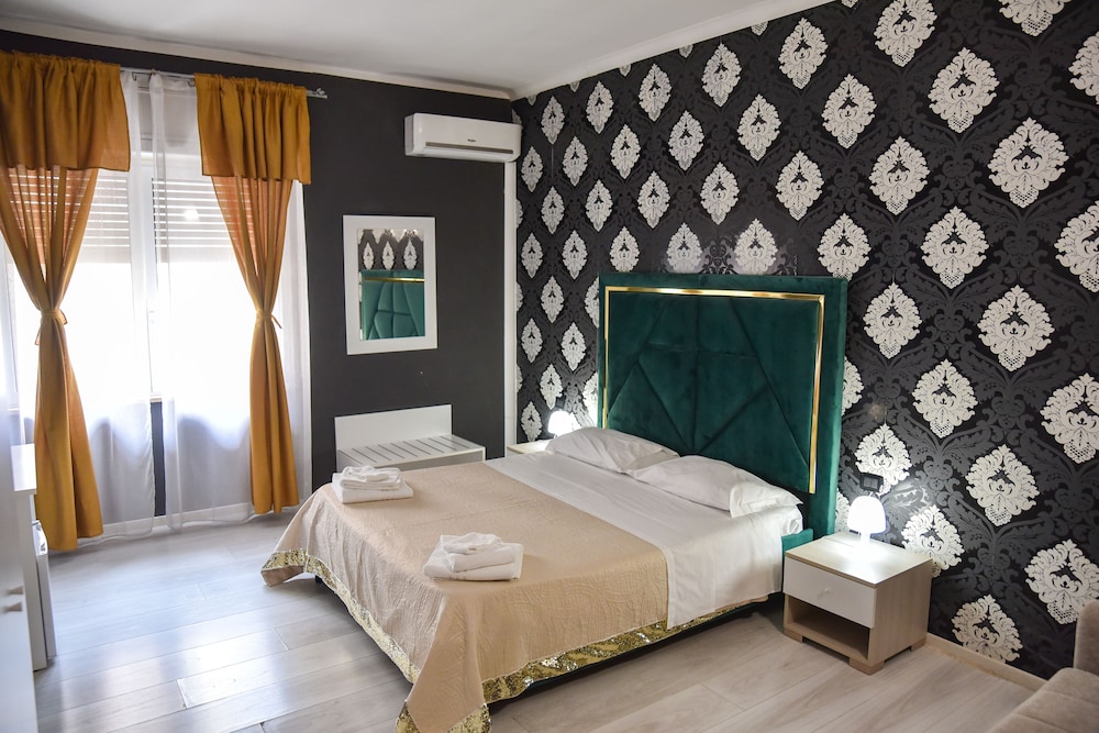 Deluxe Double Room, Jetted Tub photo 2