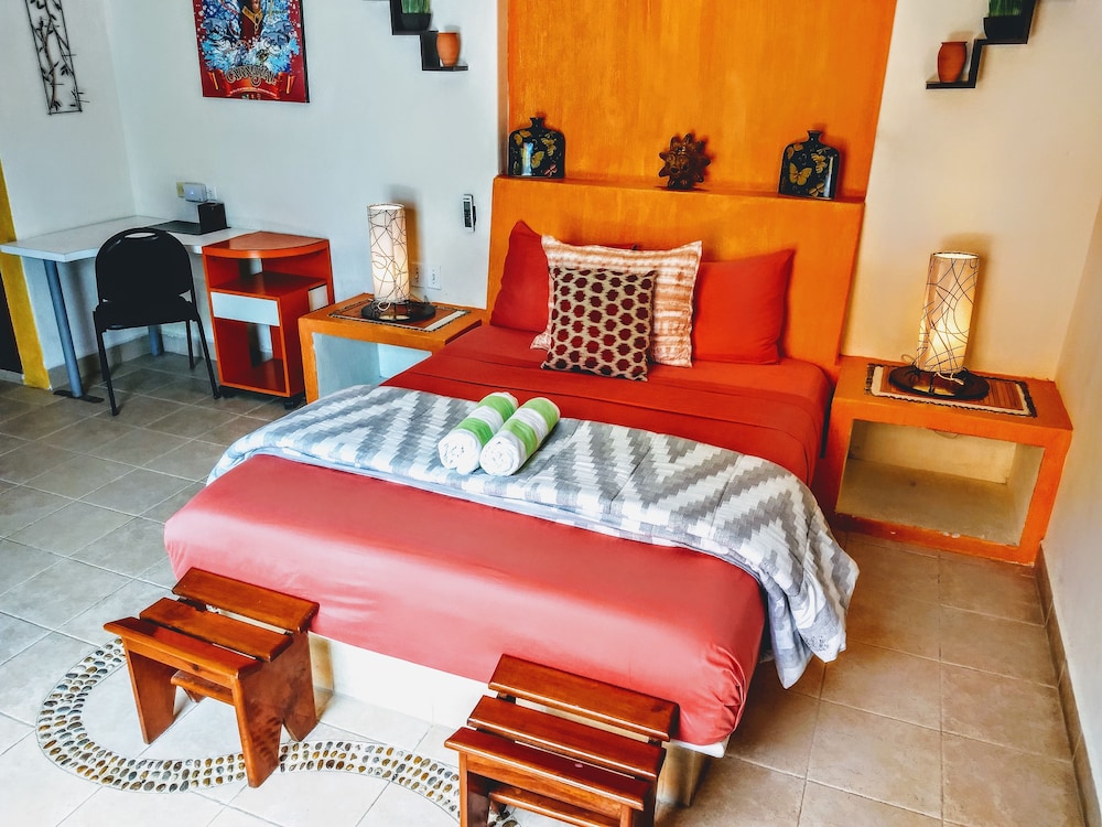 Deluxe Room, 1 Queen Bed, Accessible, Pool View