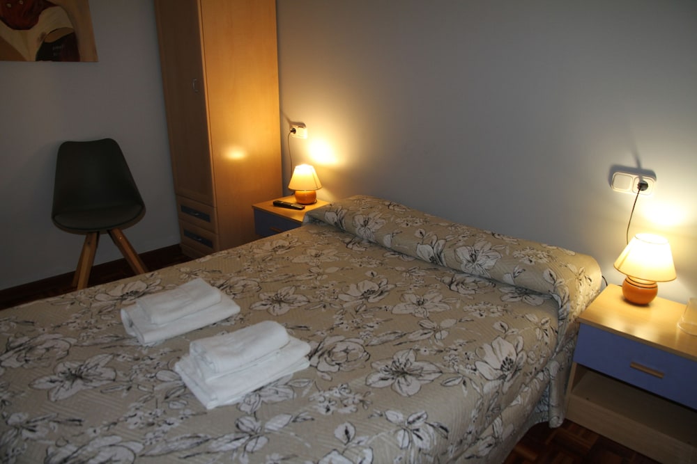 Economy Double or Twin Room with Shared Bathroom photo 3