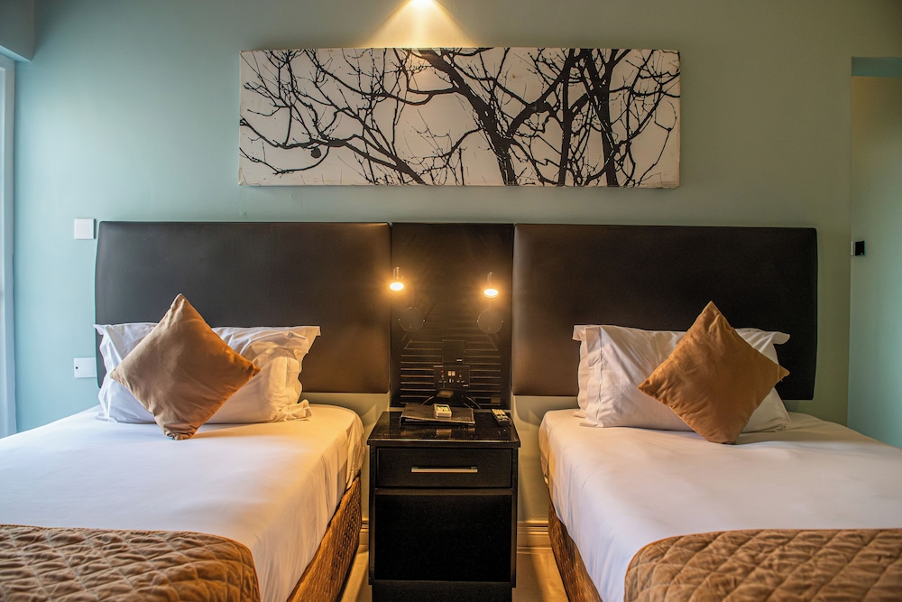 Standard Twin Room - Photo 1