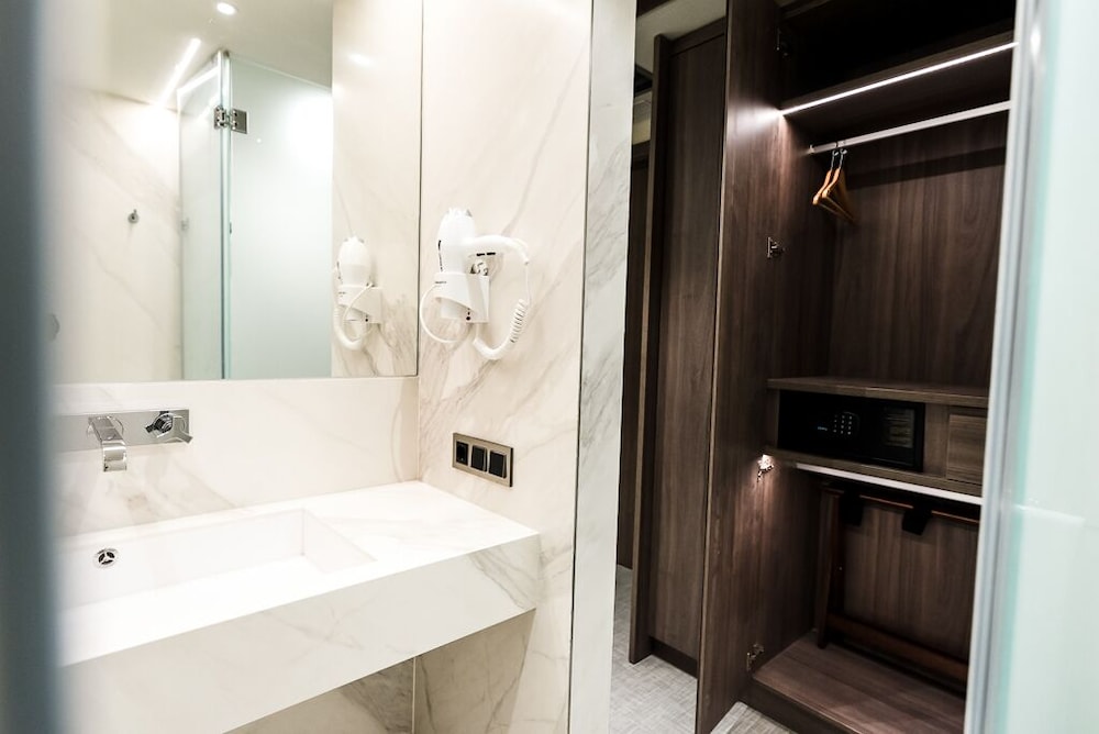 Classic Twin Room (Ansares) - Photo 10