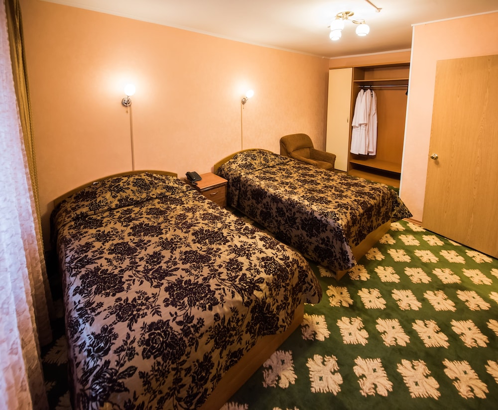 Standard Suite, Multiple Beds (With Ac) photo 3