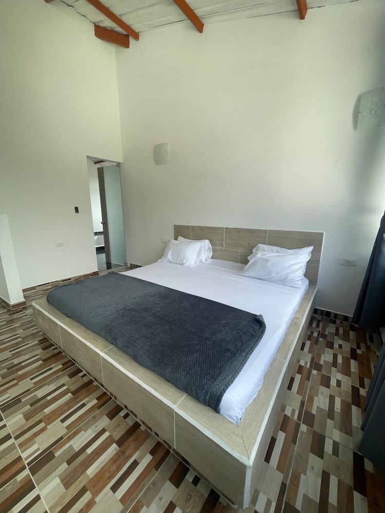 Deluxe Room, Hill View photo 3
