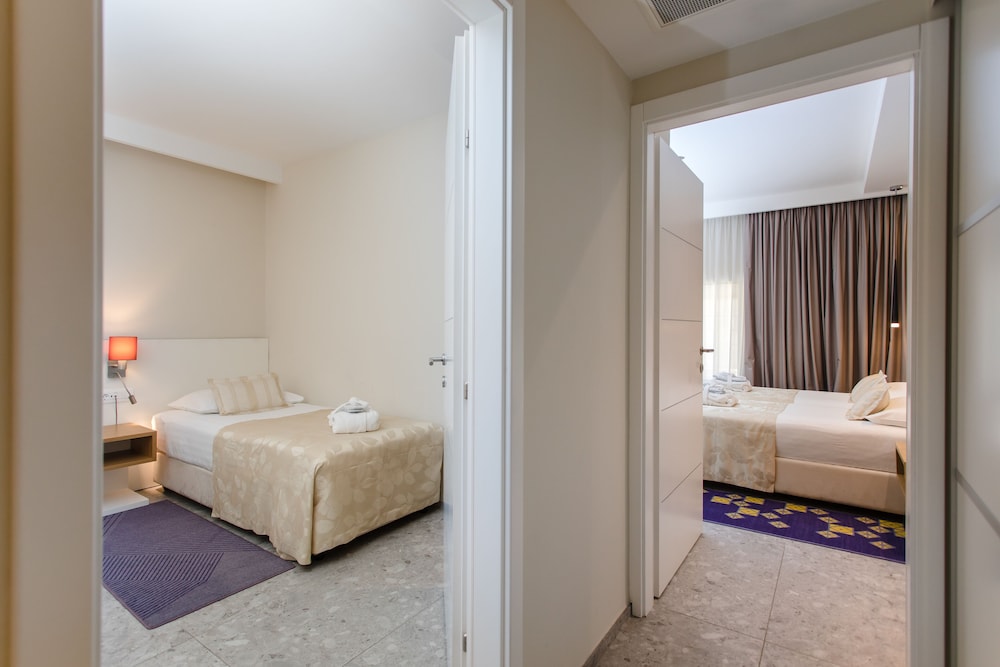 Family Room, 2 Bedrooms