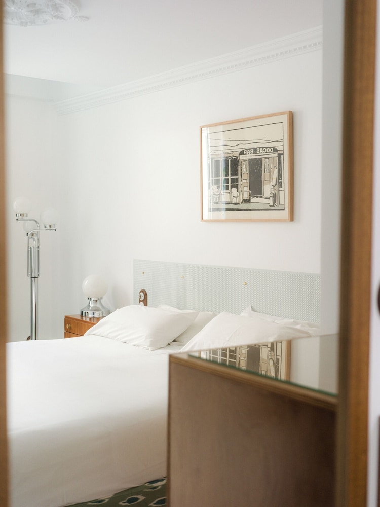 Classic Room, 1 Queen Bed - Photo 2