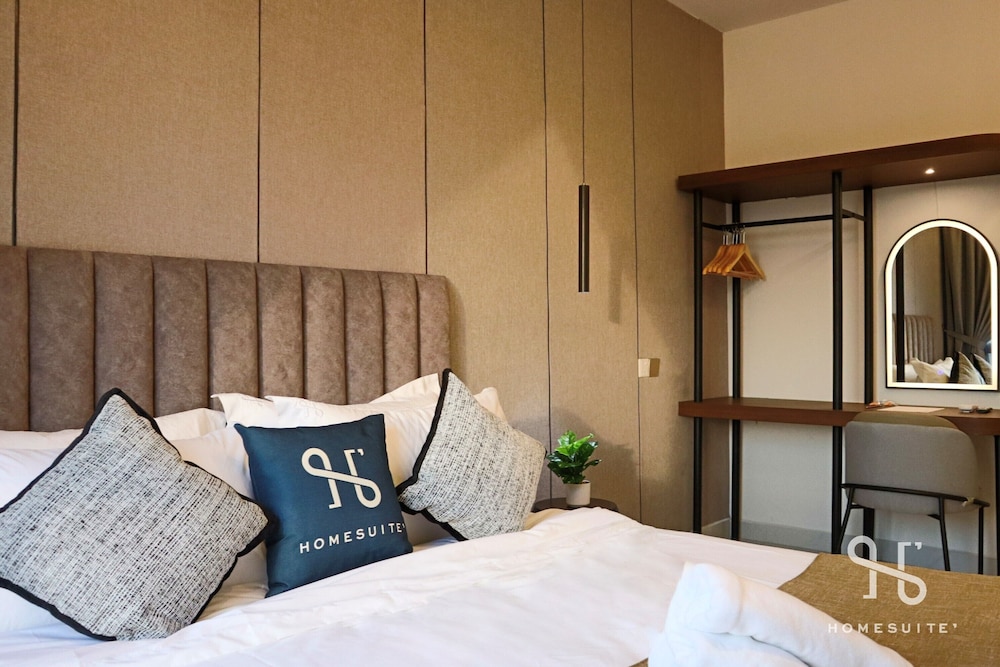 Deluxe Suite, 2 Bedrooms, Non Smoking, Kitchen - Photo 7