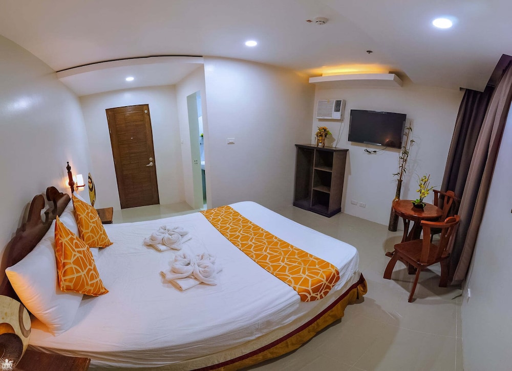 Superior Double Room, 1 Queen Bed, Private Bathroom, Hill View photo 3