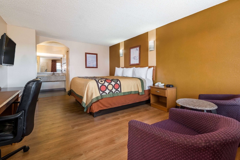Standard Room, 1 King Bed - Photo 1