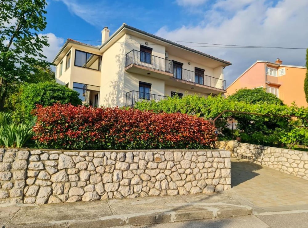 Apartment (Three Bedroom Apartment with Sea View)