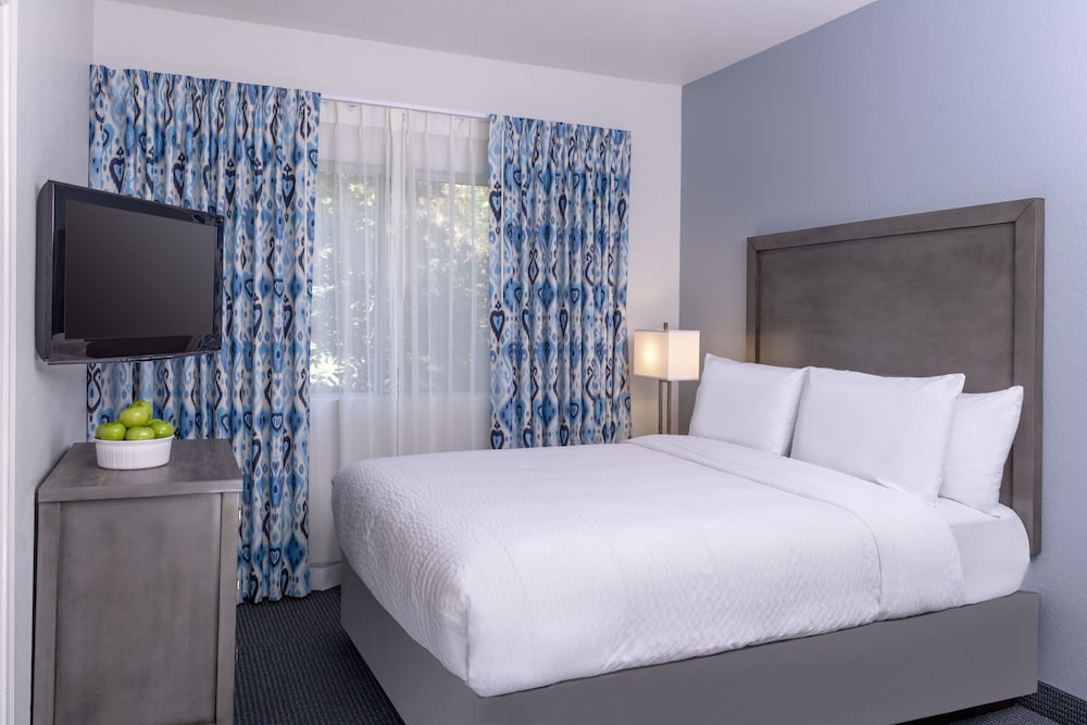 Room, 1 Queen Bed, Hill View