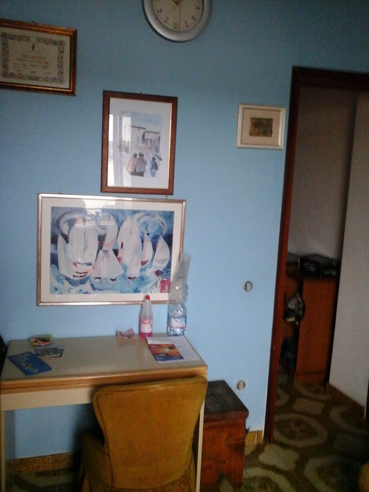 Double or Twin Room, Shared Bathroom photo 1