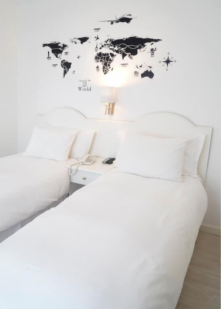 Standard Twin Room photo 2