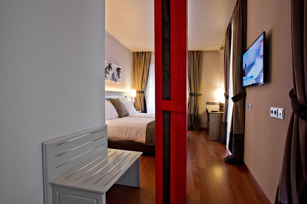 Premium Room, 1 King Bed, City View