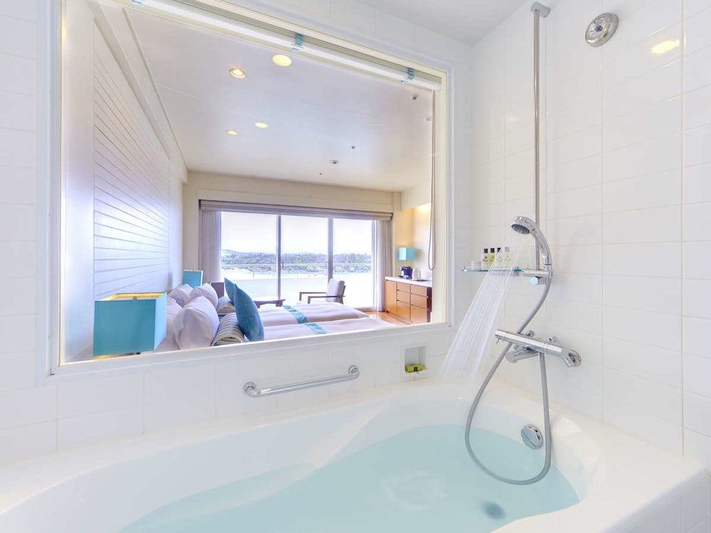 Classic Room, 2 Twin Beds, Club Lounge Access, Ocean View (Private Terrace) - Photo 11