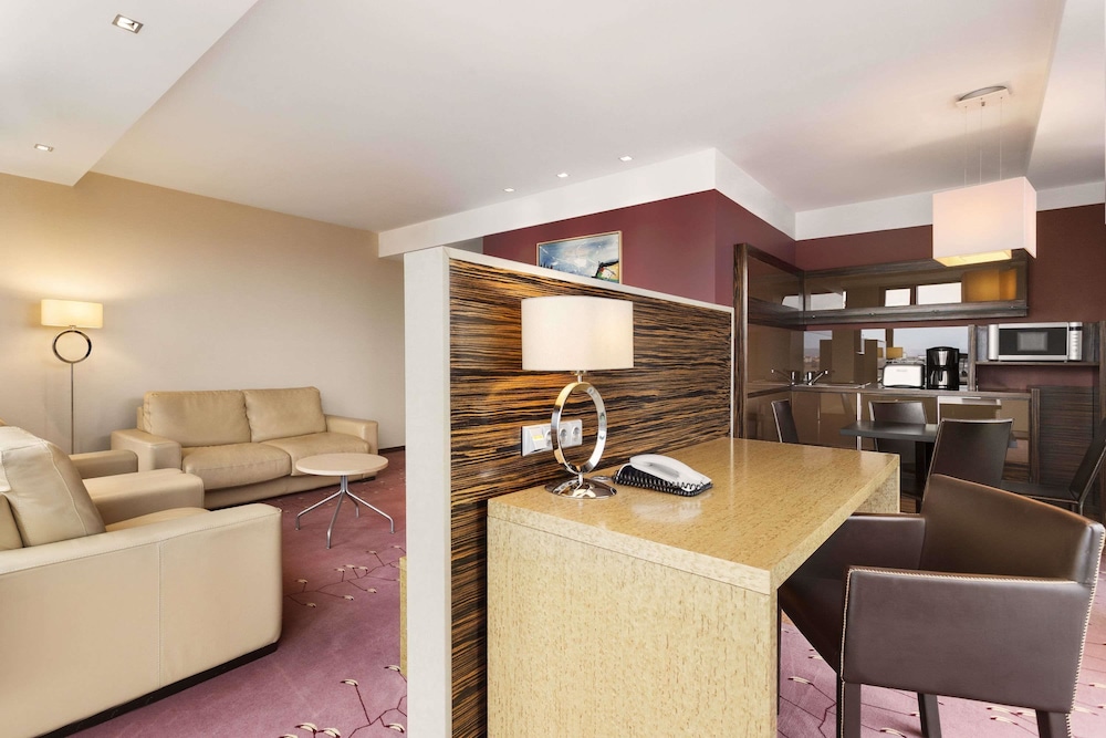 Junior Suite, 1 King Bed, Non Smoking - Photo 5