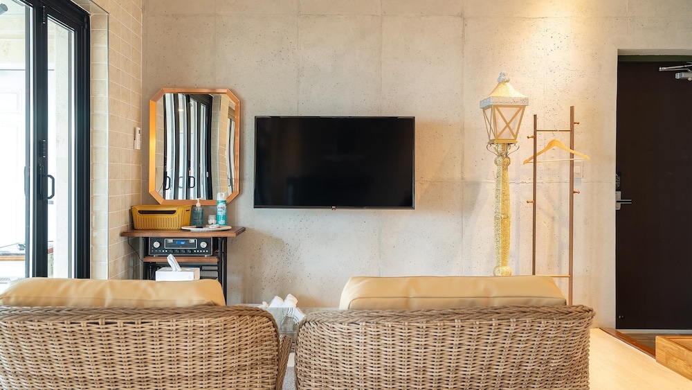 Basic Room, 1 Bedroom (101 Suite Memory (Pool Not Available)) - Photo 10