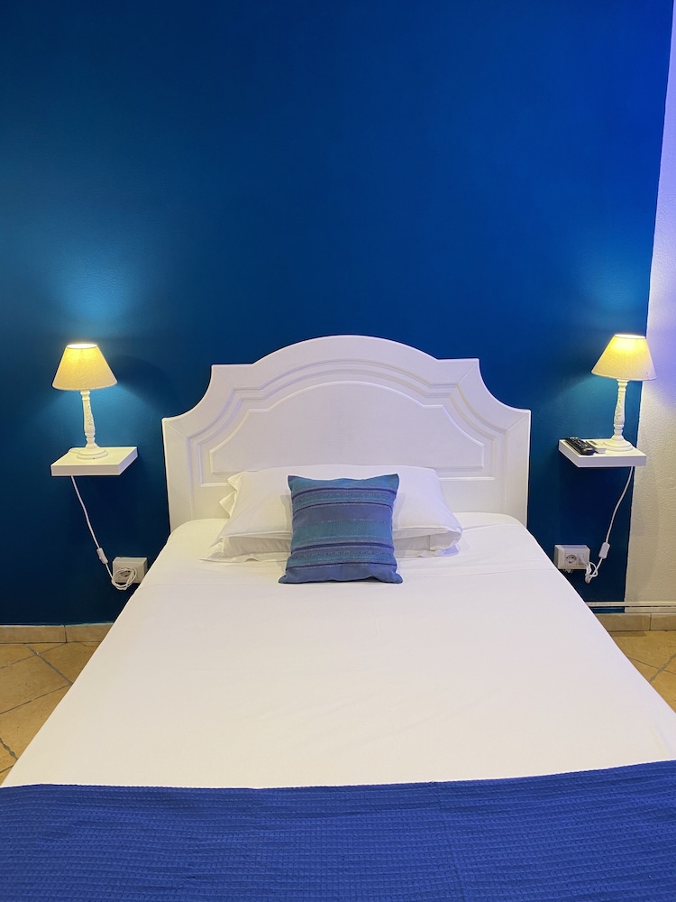 Standard Single Room - Photo 2