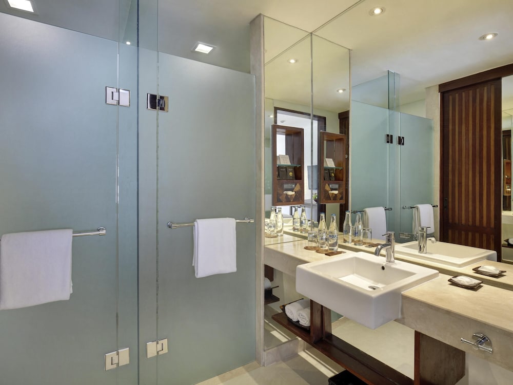 Deluxe Room, 2 Twin Beds, Pool Access - Photo 4
