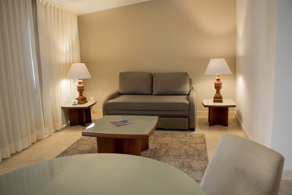 Standard Suite, 1 King Bed - Photo 3