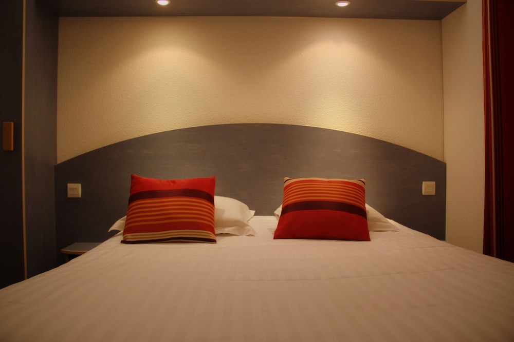 Superior Double Room, Bathtub photo 3