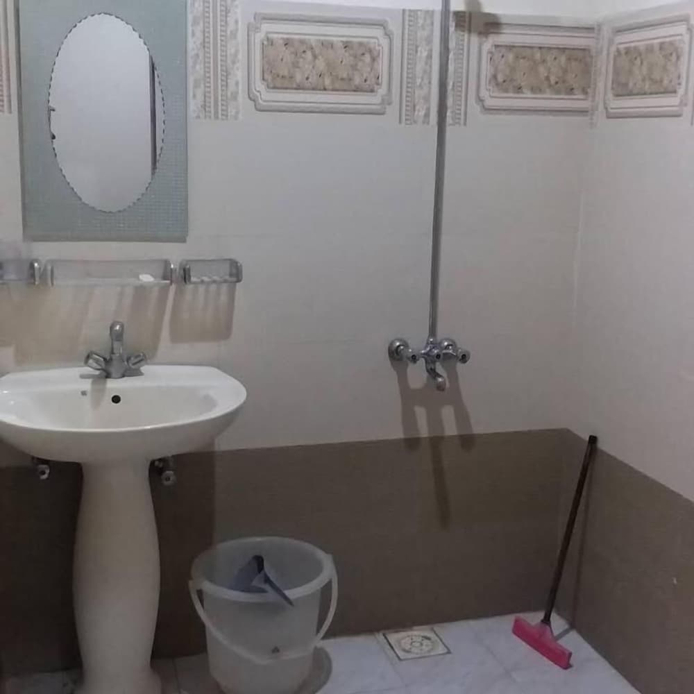 Standard Triple Room - Photo 7