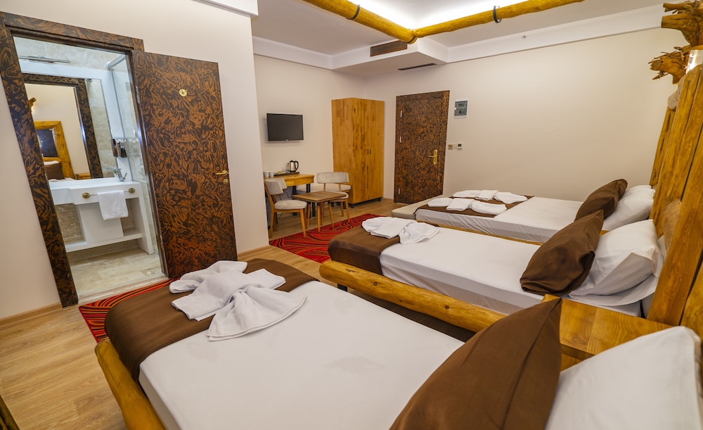 Deluxe Triple Room photo 2