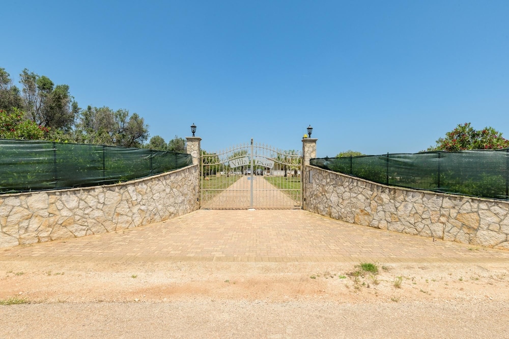 Villa photo 3