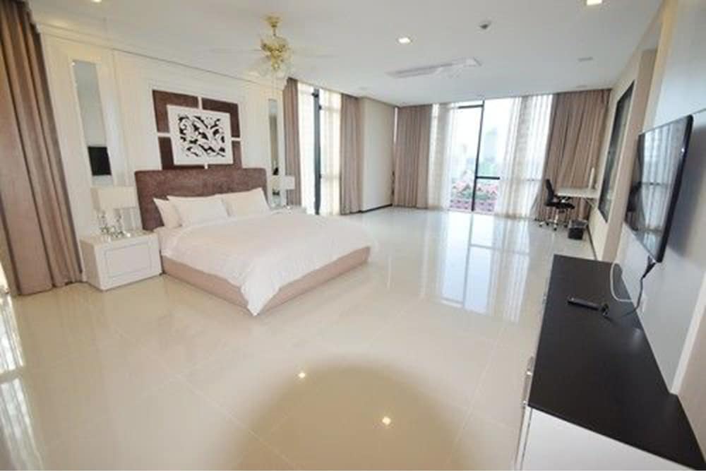Luxury Penthouse, 5 Bedrooms, Non Smoking, City View photo 3