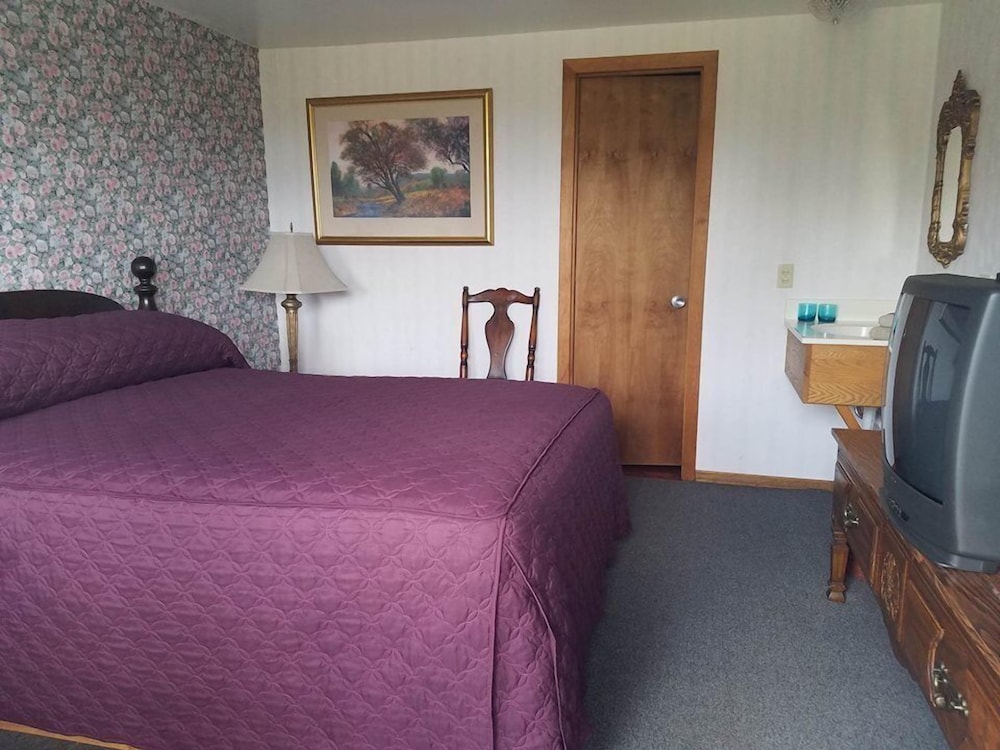 Standard Room, 1 Queen Bed photo 3