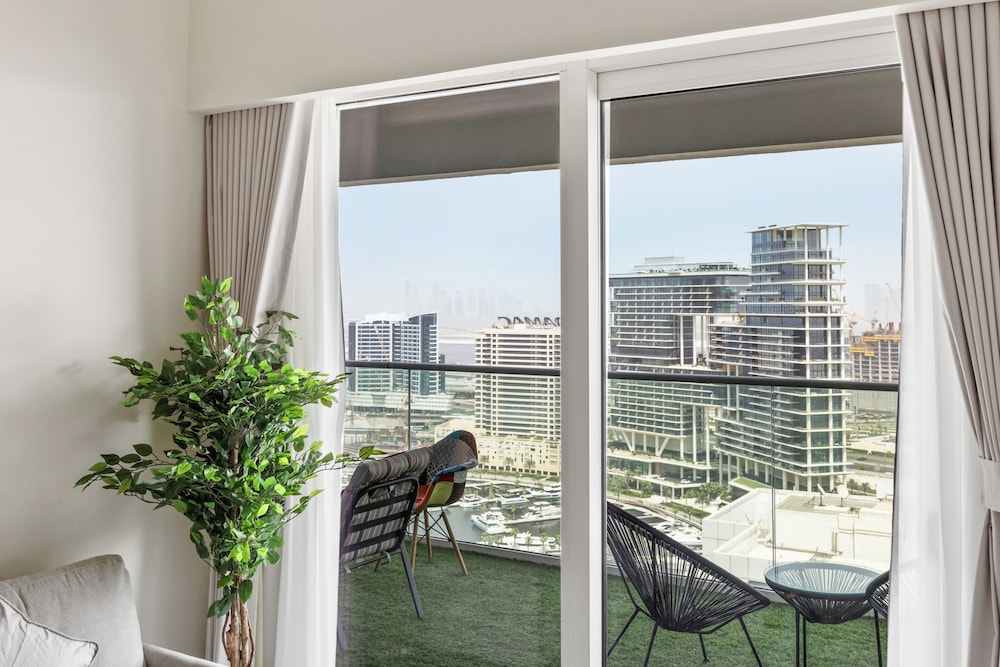 2 Bedroom Apartment - High Floor & Canal View photo 1