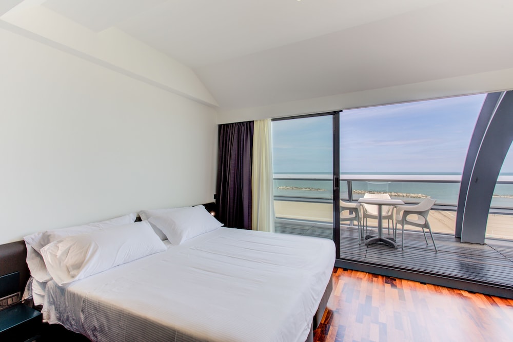 Double Room, Sea View - Photo 3