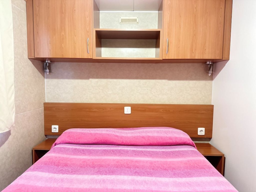 Basic Mobile Home, 2 Bedrooms, Non Smoking, Private Bathroom
