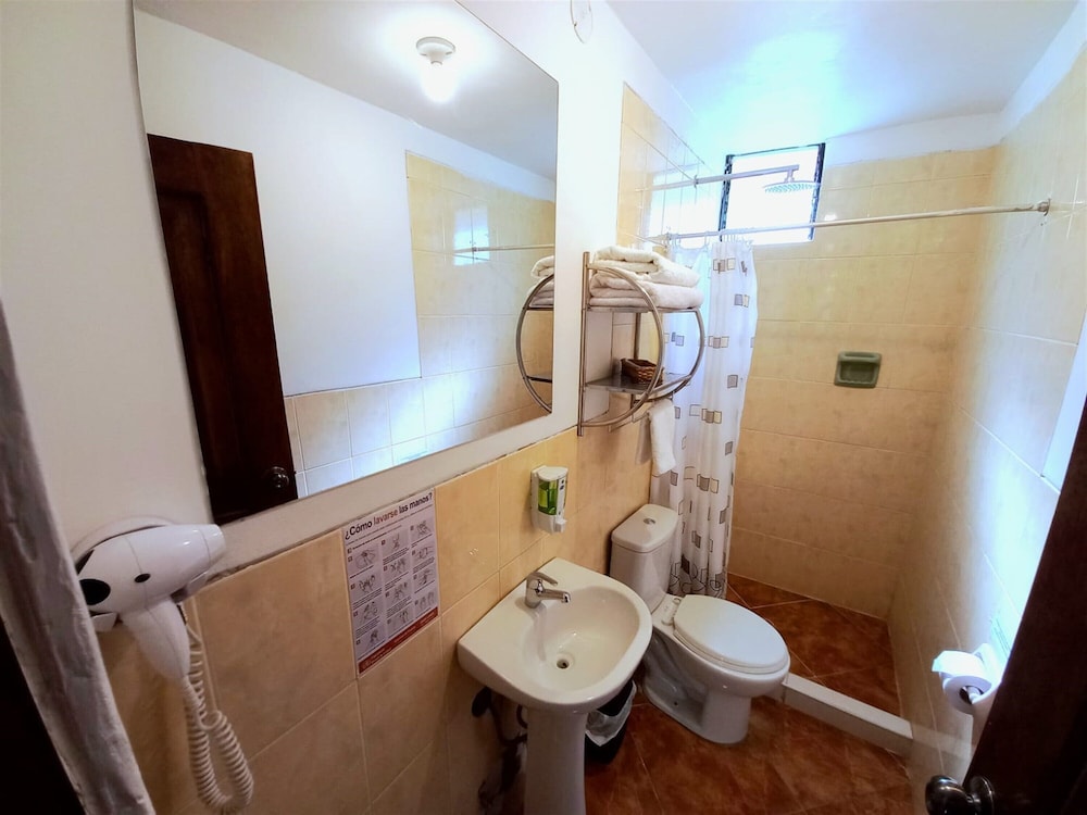 Superior Twin Room, 2 Twin Beds, Ensuite, Tower photo 3