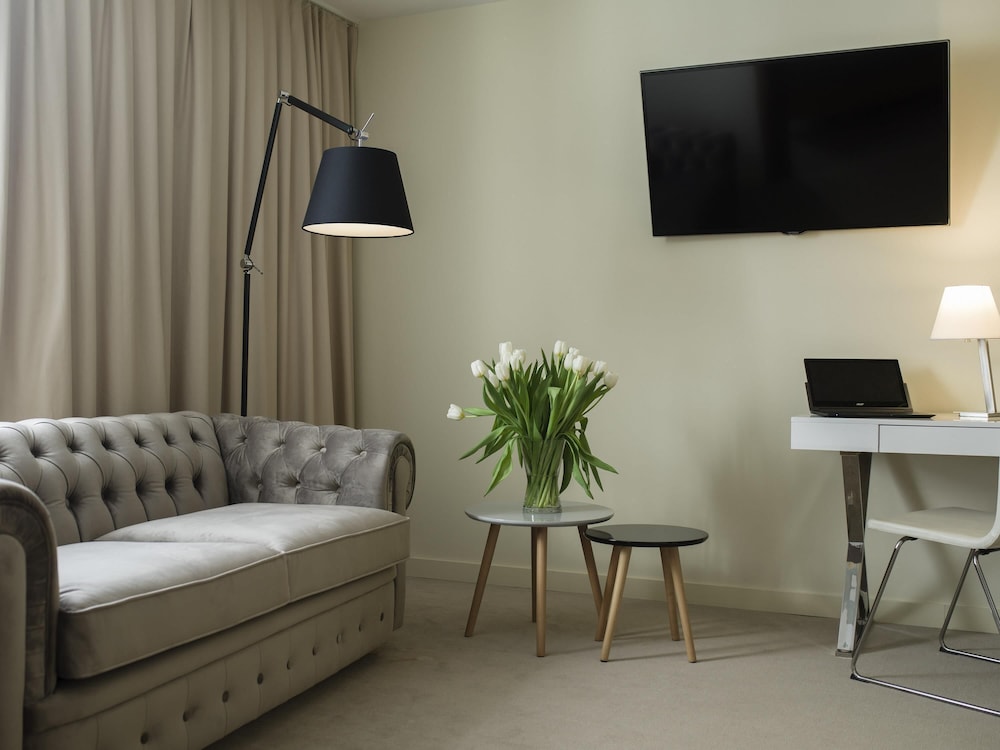 Suite, 1 Queen Bed photo 1