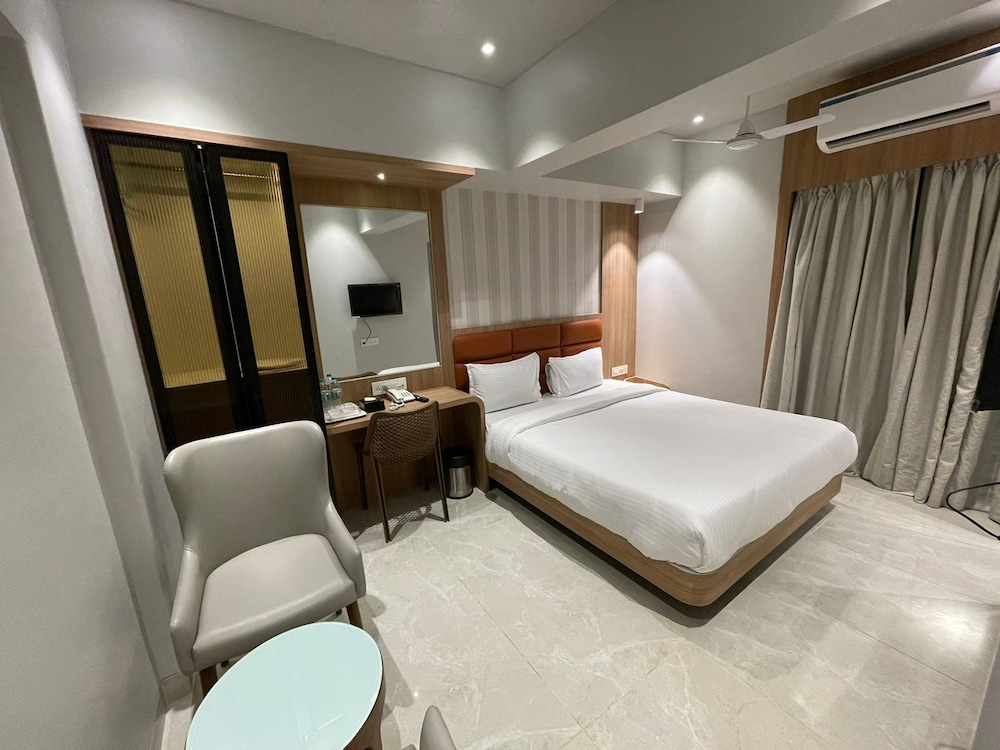 Deluxe Double Room, City View