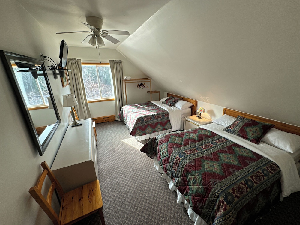 Room, 2 Full Beds photo 3